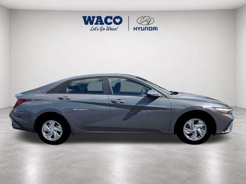 Used 2026 Hyundai Elantra SE FWD image 11