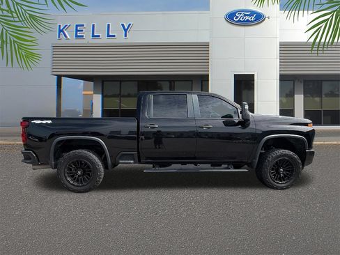 Used 2022 Chevrolet Silverado 2500 Custom w/ Custom Value Package AWD/4WD image 6
