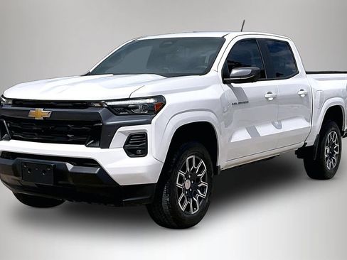 Used 2024 Chevrolet Colorado LT w/ LT Convenience Package III RWD image 2