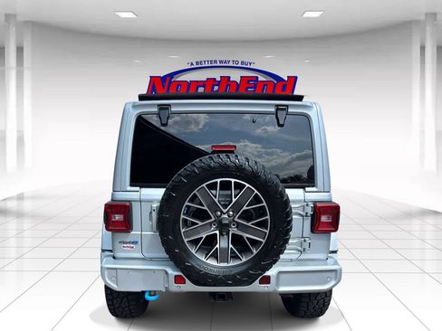 Used 2023 Jeep Wrangler Unlimited Sahara AWD/4WD image 4