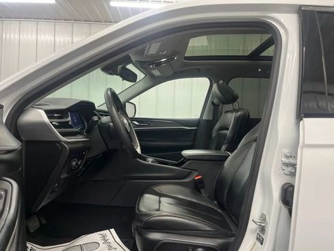 Used 2023 Jeep Grand Cherokee 4WD 4xe image 19