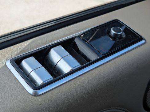 Used 2018 Land Rover Range Rover HSE image 28