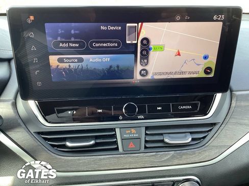 Used 2024 Nissan Altima 2.5 SV w/ SV Premium Package FWD image 3