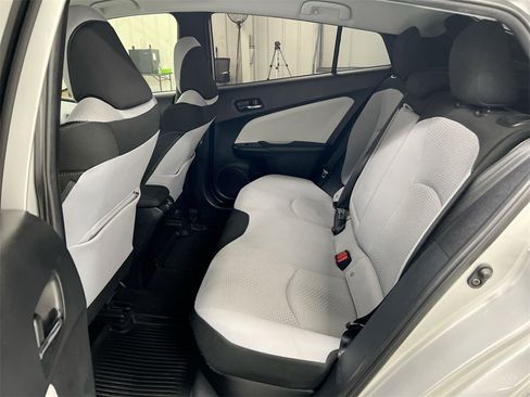 Used 2022 Toyota Prius LE image 22