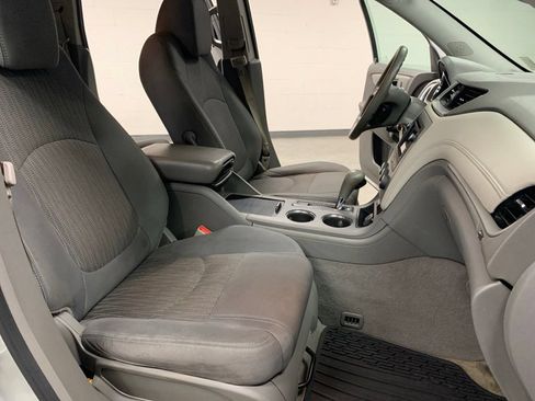Used 2016 Chevrolet Traverse LS FWD image 9