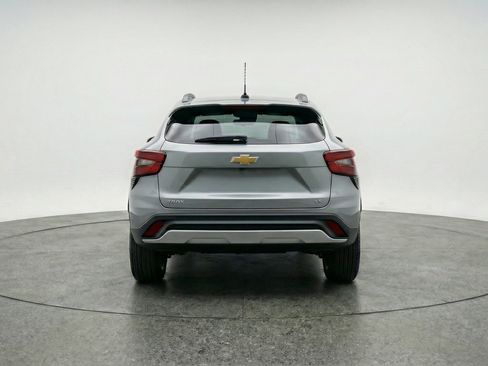 Used 2025 Chevrolet Trax LT FWD image 7