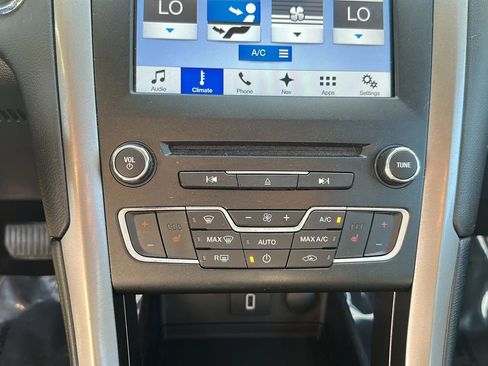 Used 2017 Ford Fusion SE w/ Fusion SE Technology Package AWD/4WD image 36