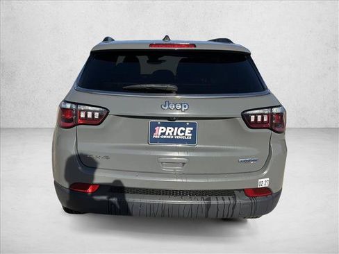 Used 2024 Jeep Compass Latitude AWD/4WD image 4