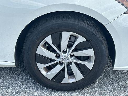 Used 2025 Nissan Altima 2.5 S FWD image 12