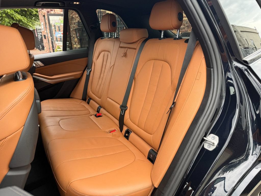 Used 2021 BMW X5 M50i AWD/4WD image 11