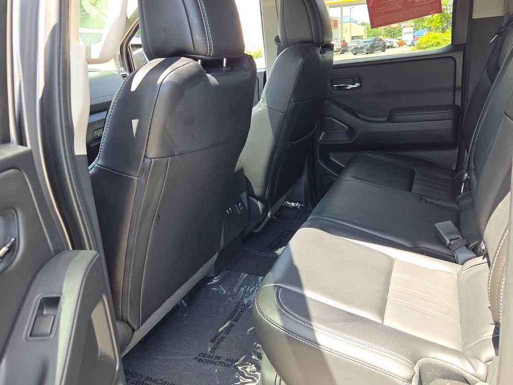 Certified 2024 Nissan Frontier SL w/ Technology Package RWD image 6