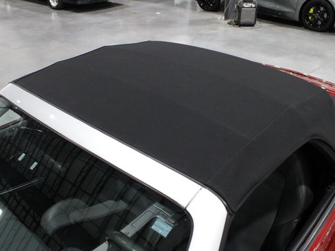 Used 2006 Chrysler Crossfire Limited RWD image 37