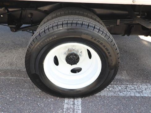 Used 2024 Ford E-450 and Econoline 450 Super Duty w/ Power Windows & Locks Group image 12