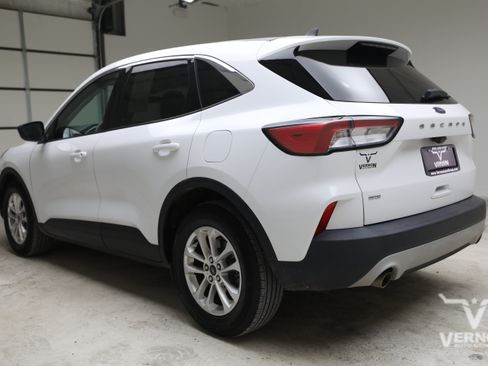 Used 2022 Ford Escape SE FWD image 3