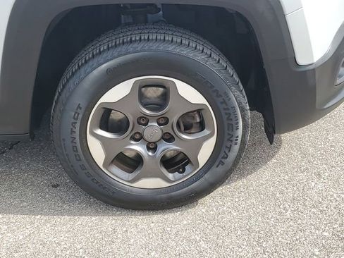 Used 2015 Jeep Renegade Latitude AWD/4WD image 6