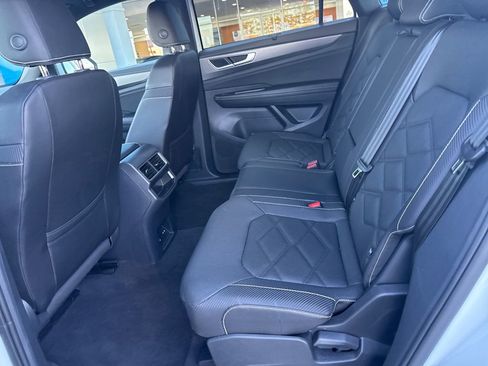 Used 2025 Volkswagen Atlas Cross Sport SE image 27