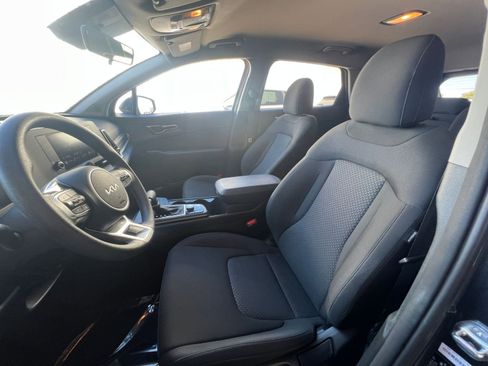 Used 2025 Kia Sportage LX image 36