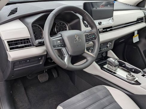 New 2026 Mitsubishi Outlander SE image 11