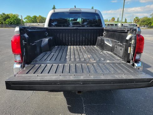 Used 2020 Toyota Tacoma SR5 AWD/4WD image 8