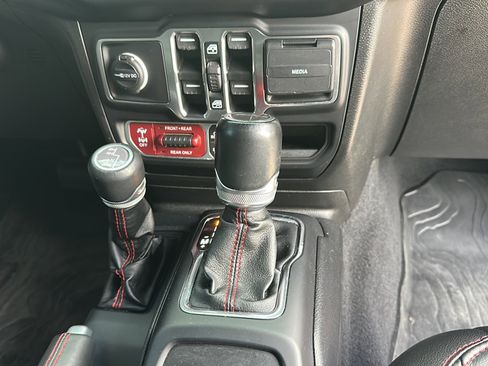 Used 2021 Jeep Gladiator Rubicon image 15