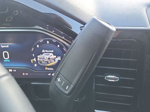 Used 2024 Chevrolet Silverado 2500 LT w/ Convenience Package image 22