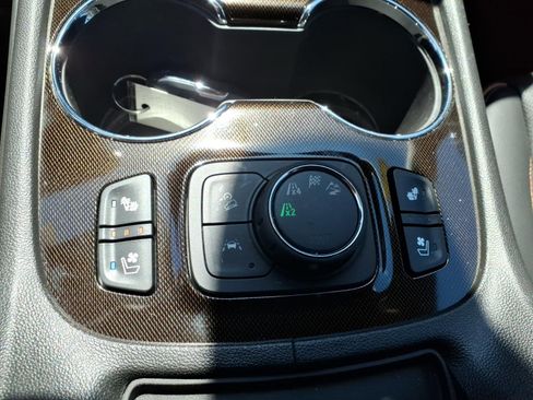 Certified 2023 GMC Acadia AT4 w/ Technology Package AWD/4WD image 27