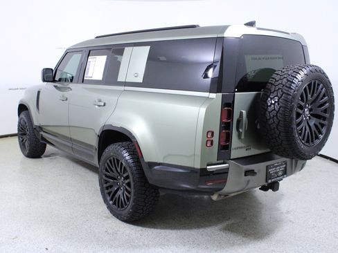 Used 2023 Land Rover Defender 130 X-Dynamic SE image 5