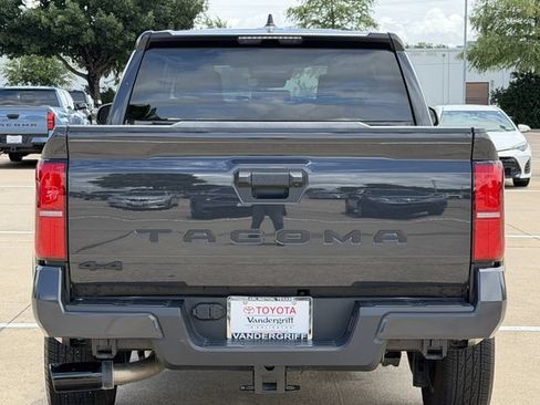 Used 2025 Toyota Tacoma SR5 AWD/4WD image 5