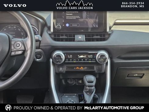 Used 2024 Toyota RAV4 XLE AWD/4WD image 9