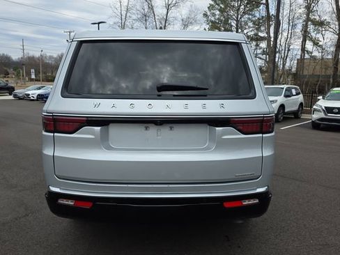 Used 2024 Jeep Wagoneer Series II w/ Flexible Seating Group RWD image 4