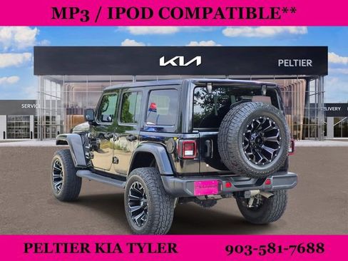 Used 2018 Jeep Wrangler Unlimited Sahara AWD/4WD image 5