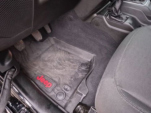 Used 2018 Jeep Wrangler Unlimited Sport S AWD/4WD image 22