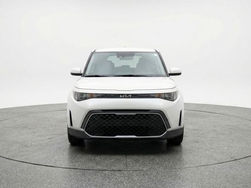 Used 2025 Kia Soul LX w/ LX Technology Package image 2
