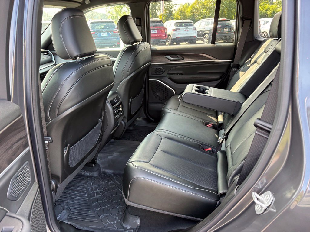 Used 2026 Jeep Grand Cherokee Limited AWD/4WD image 21