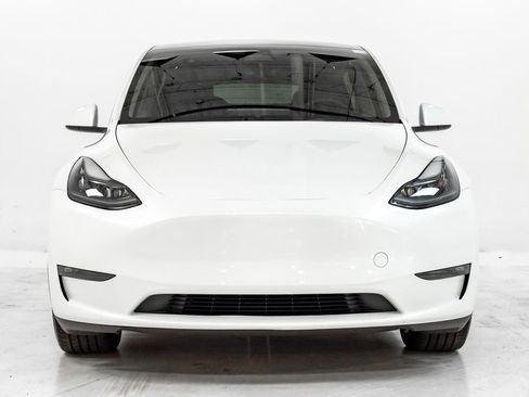 Used 2023 Tesla Model Y Long Range AWD/4WD image 3