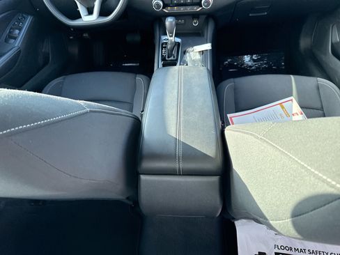 Used 2025 Nissan Altima 2.5 SV FWD image 21