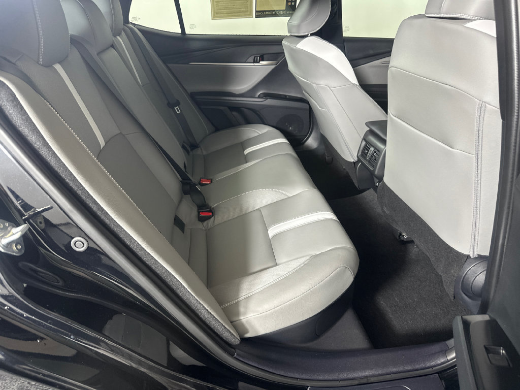 Used 2025 Toyota Camry SE FWD image 15