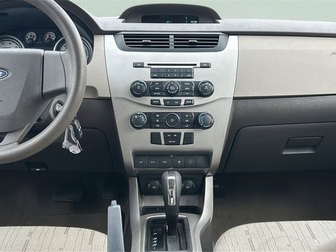 Used 2010 Ford Focus SE image 30