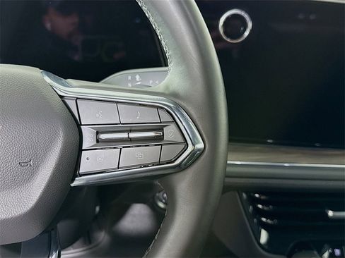 Used 2025 Chevrolet Suburban LT w/ Comfort Package image 21