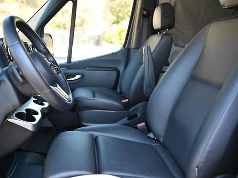Used 2022 Mercedes-Benz Sprinter 2500 image 14
