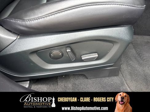 Used 2022 Ford Explorer XLT w/ Equipment Group 202A AWD/4WD image 24
