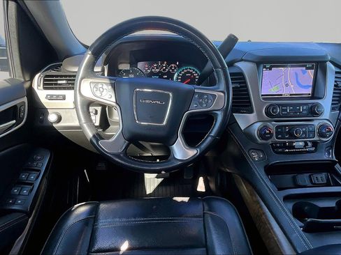 Used 2020 GMC Yukon Denali w/ Denali Premium Package RWD image 8