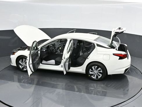 Used 2025 Nissan Altima 2.5 S FWD image 49