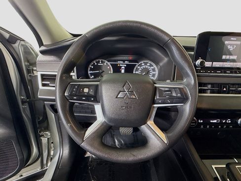 Used 2022 Mitsubishi Outlander ES image 13