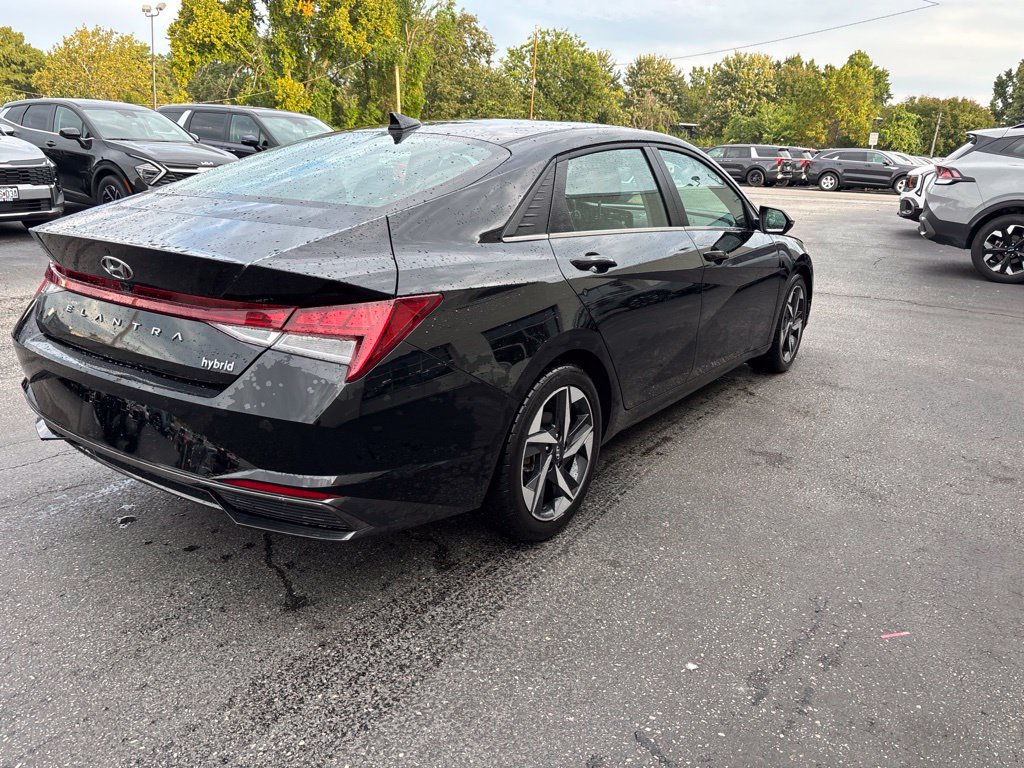 Used 2023 Hyundai Elantra Limited FWD image 3