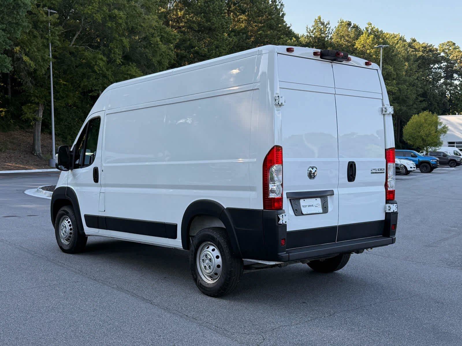 Used 2024 RAM ProMaster 2500 w/ Convenience Group FWD image 3