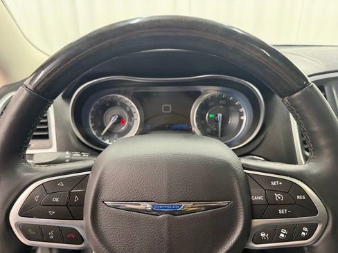 Used 2017 Chrysler 300 C w/ Safetytec Plus Group AWD/4WD image 6