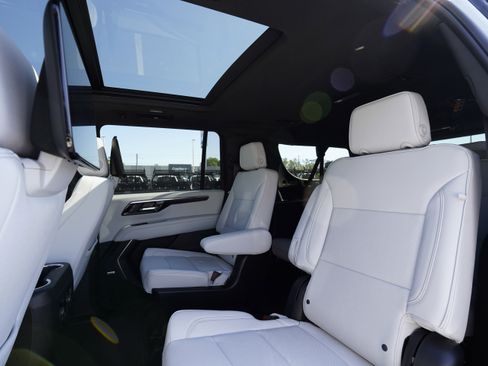 New 2026 Chevrolet Suburban Premier RWD image 10