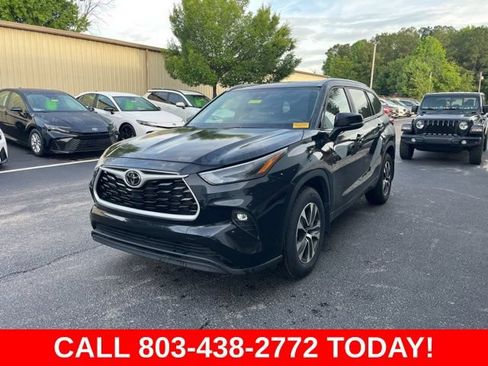Used 2024 Toyota Highlander XLE AWD/4WD image 38
