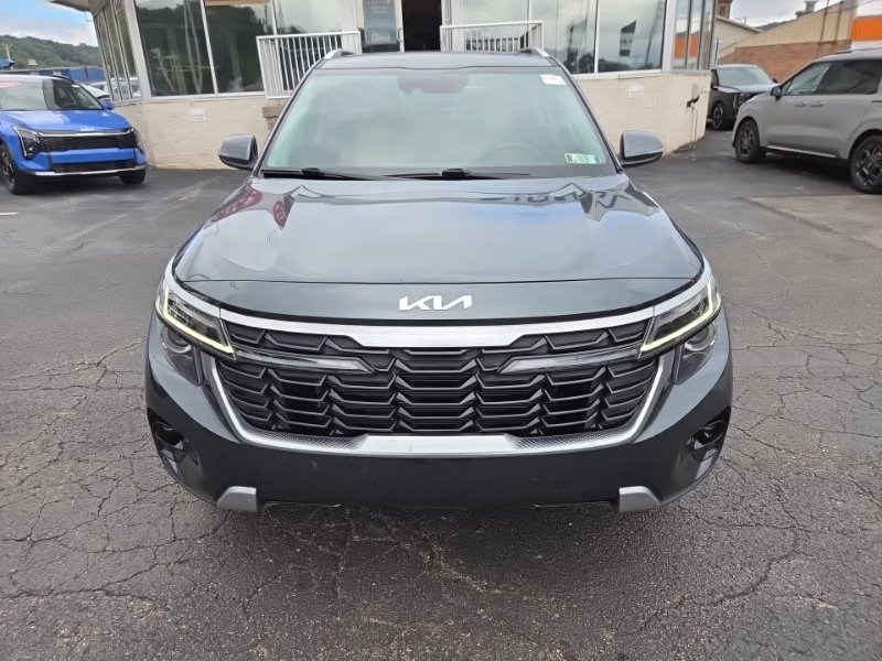 Used 2024 Kia Seltos EX AWD/4WD image 2
